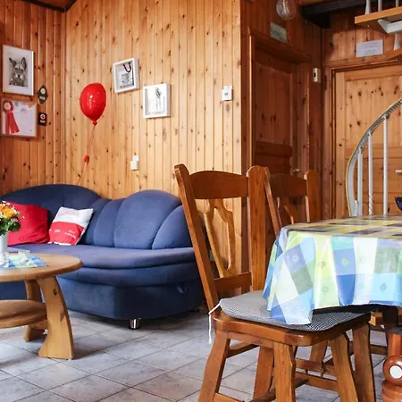 3 Bedroom Awesome In Casa de Férias Extertal