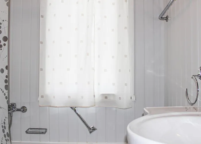 3 Bedroom Awesome In Holiday home